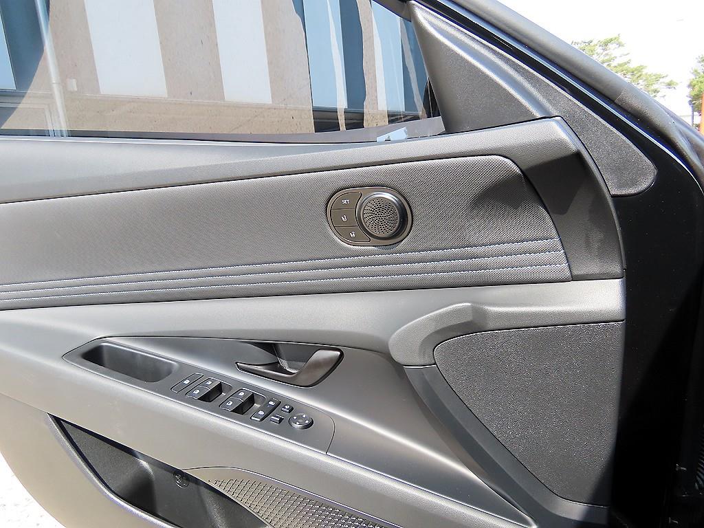 HYUNDAI Avante - Vista 11