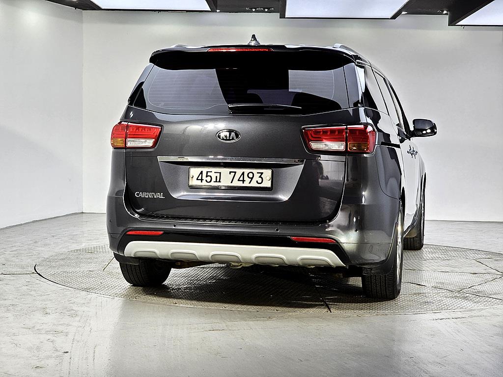 KIA Carnival - Vista 3