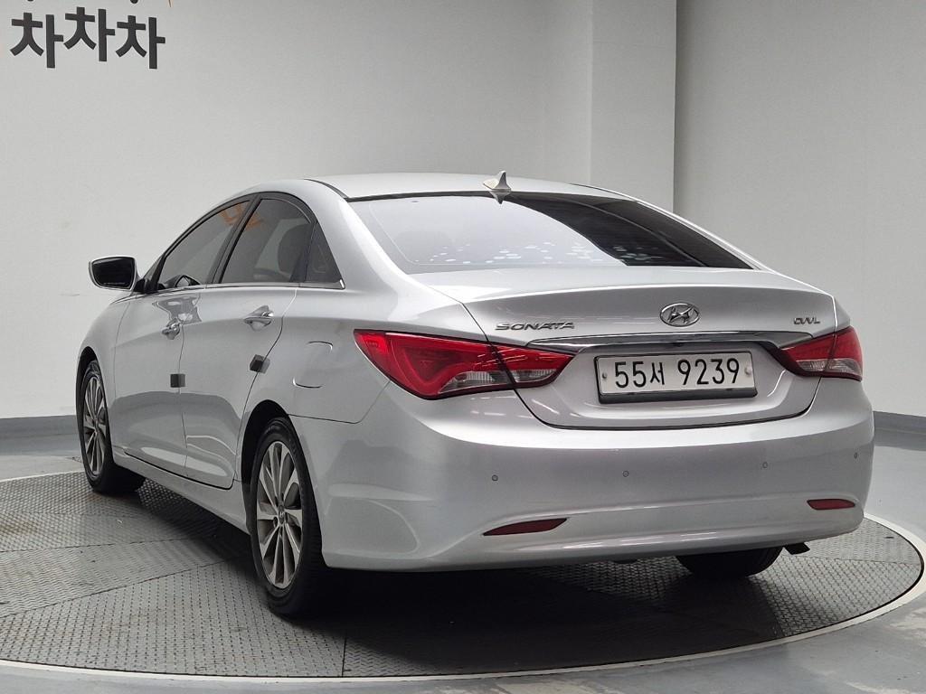 HYUNDAI Sonata - Vista 3
