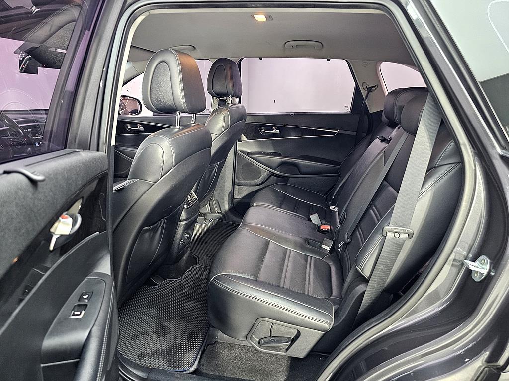 KIA Sorento - Vista 8