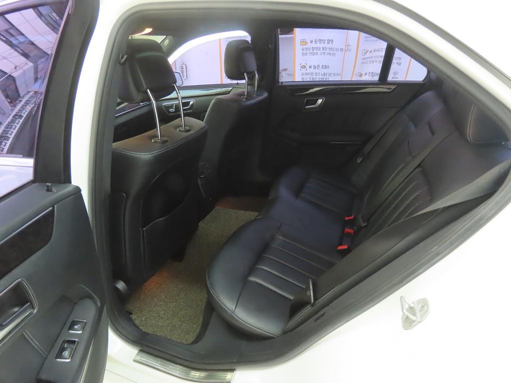 Mercedes Benz E class - Vista 6