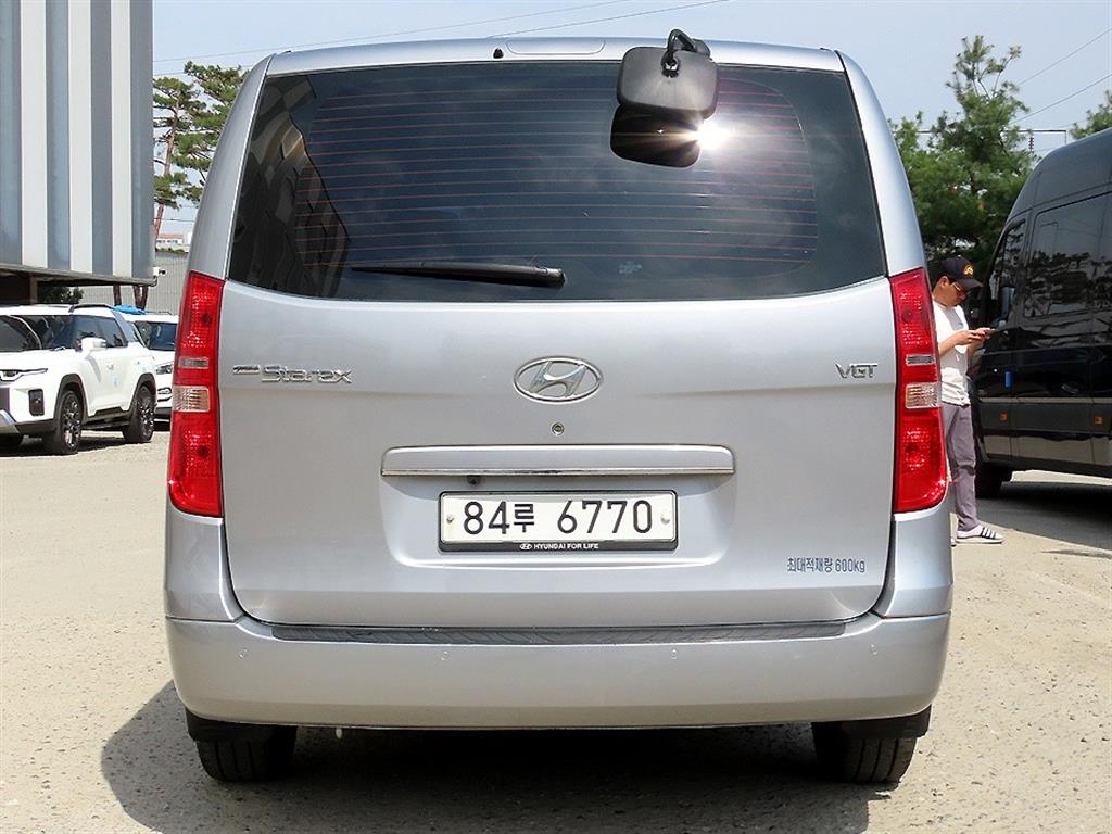 HYUNDAI Starex - Vista 4