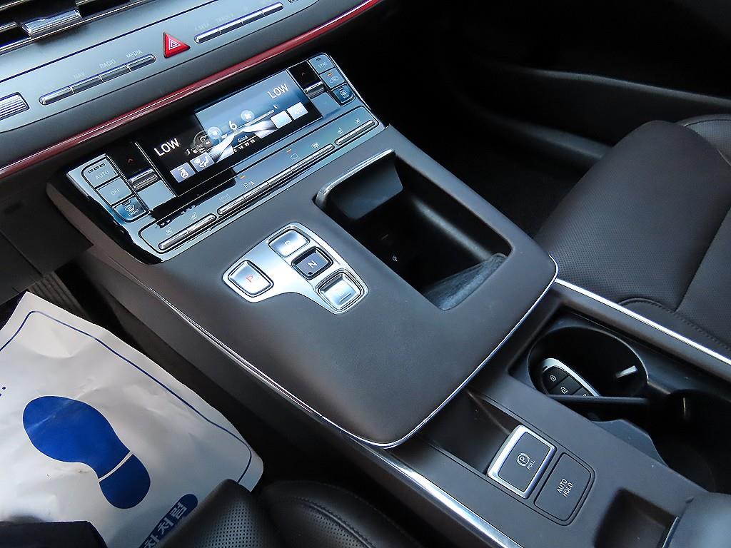 HYUNDAI Grandeur - Vista 10