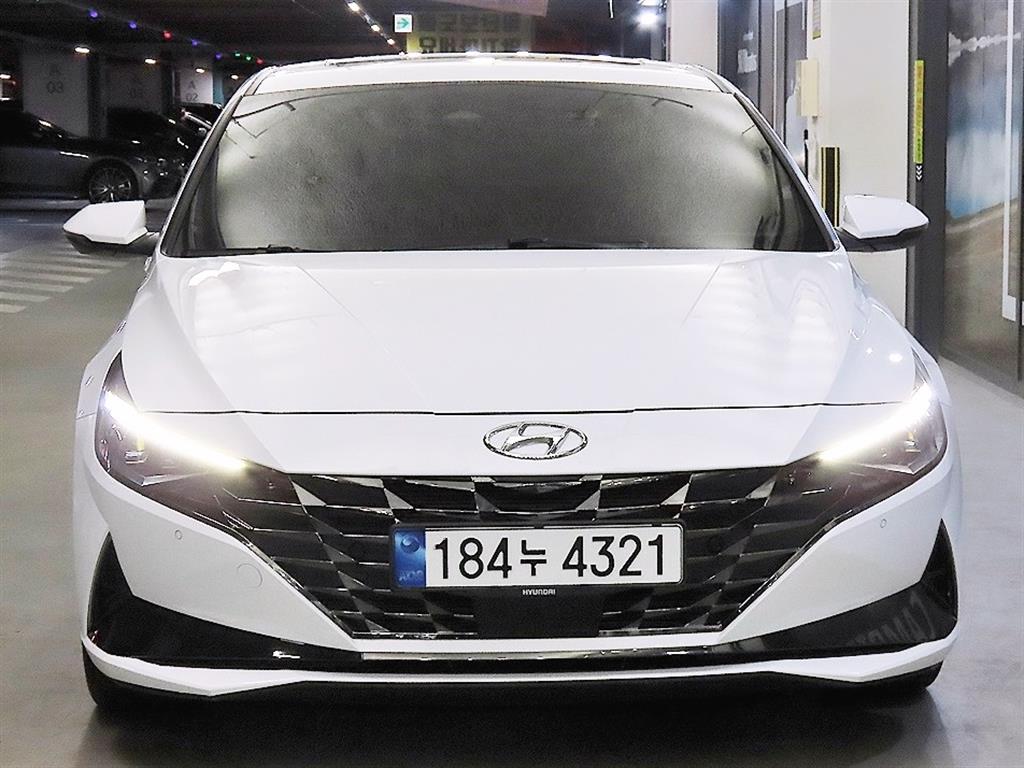 HYUNDAI Avante - Vista 2