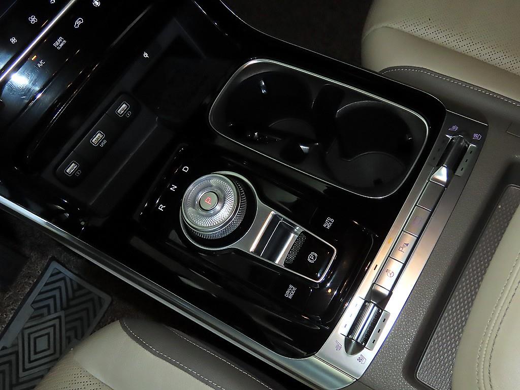 KIA Carnival - Vista 12