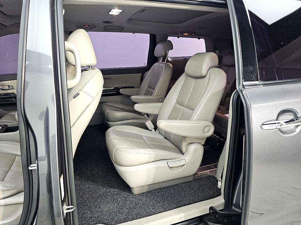 KIA Carnival - Vista 9