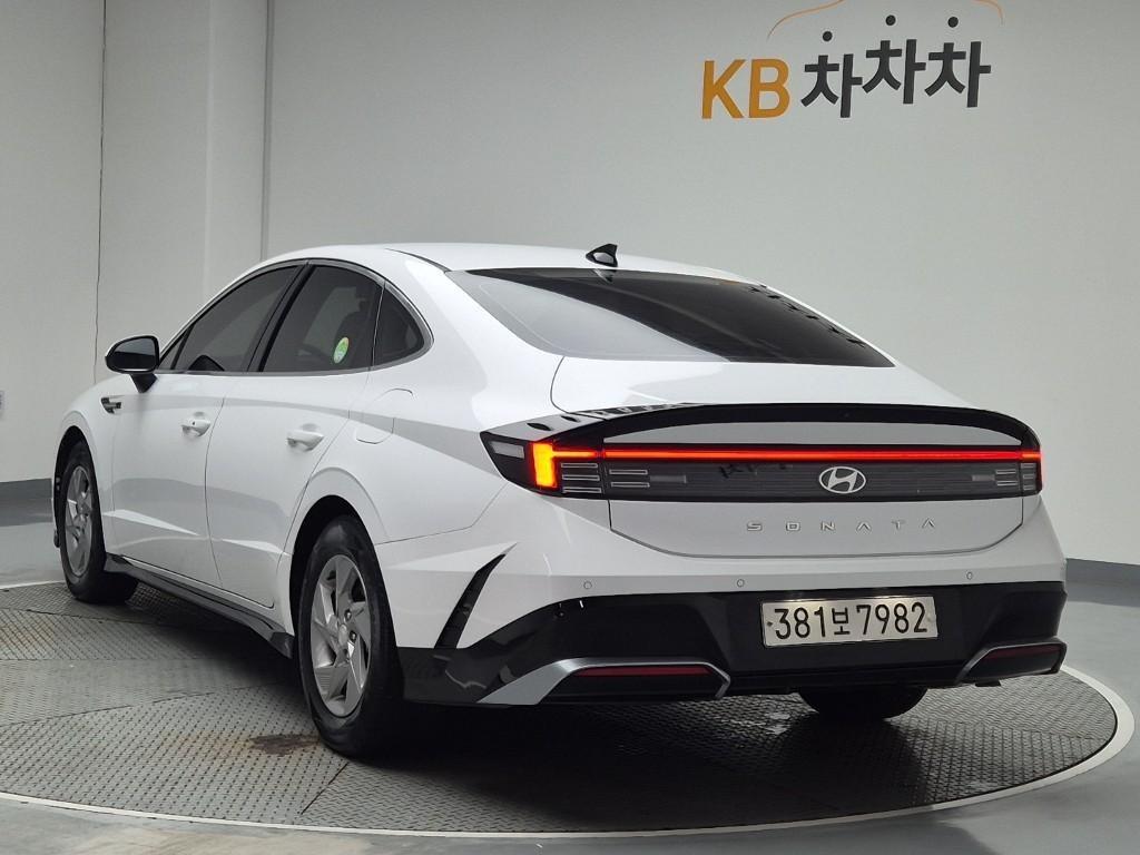 HYUNDAI Sonata - Vista 2