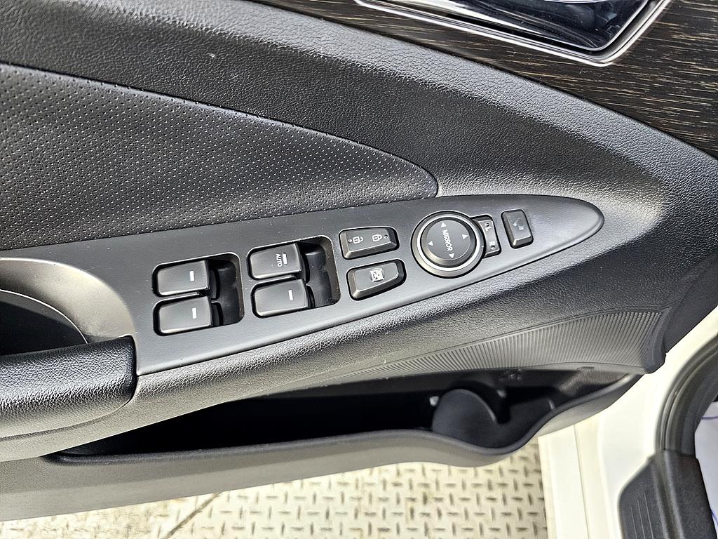 HYUNDAI Sonata - Vista 12