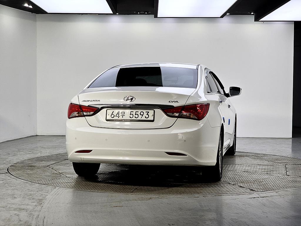 HYUNDAI Sonata - Vista 3