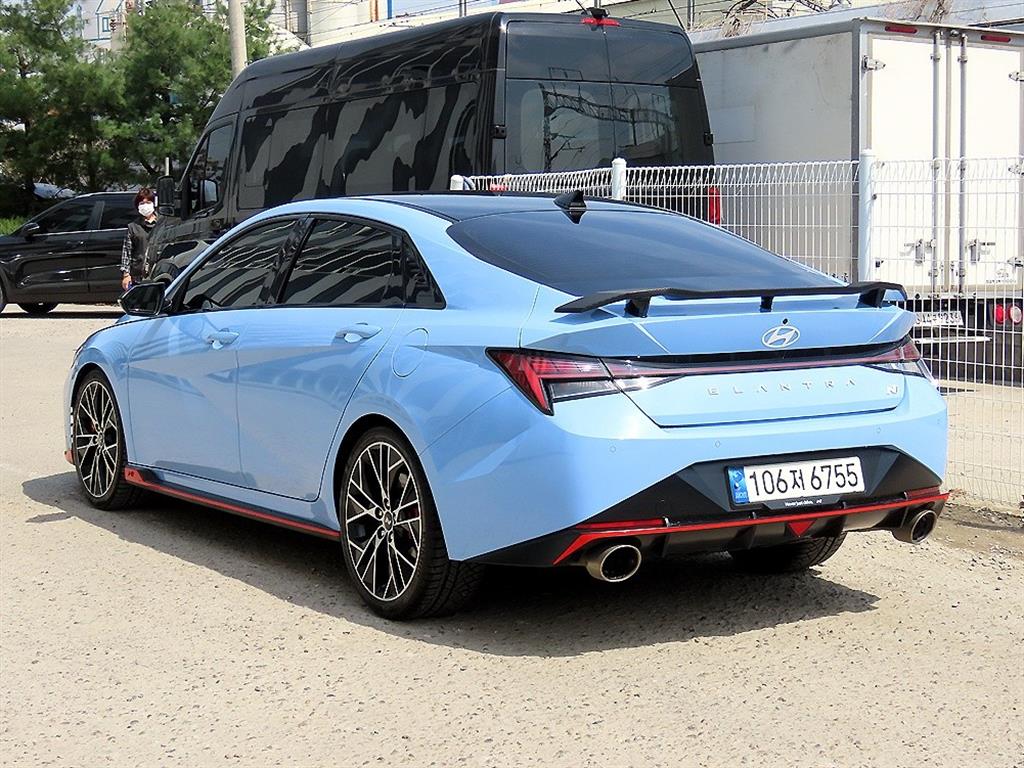 HYUNDAI Avante - Vista 3