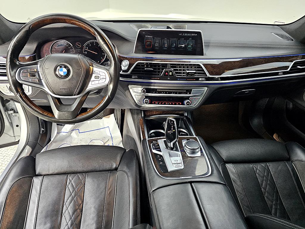 BMW 7 Series - Vista 5
