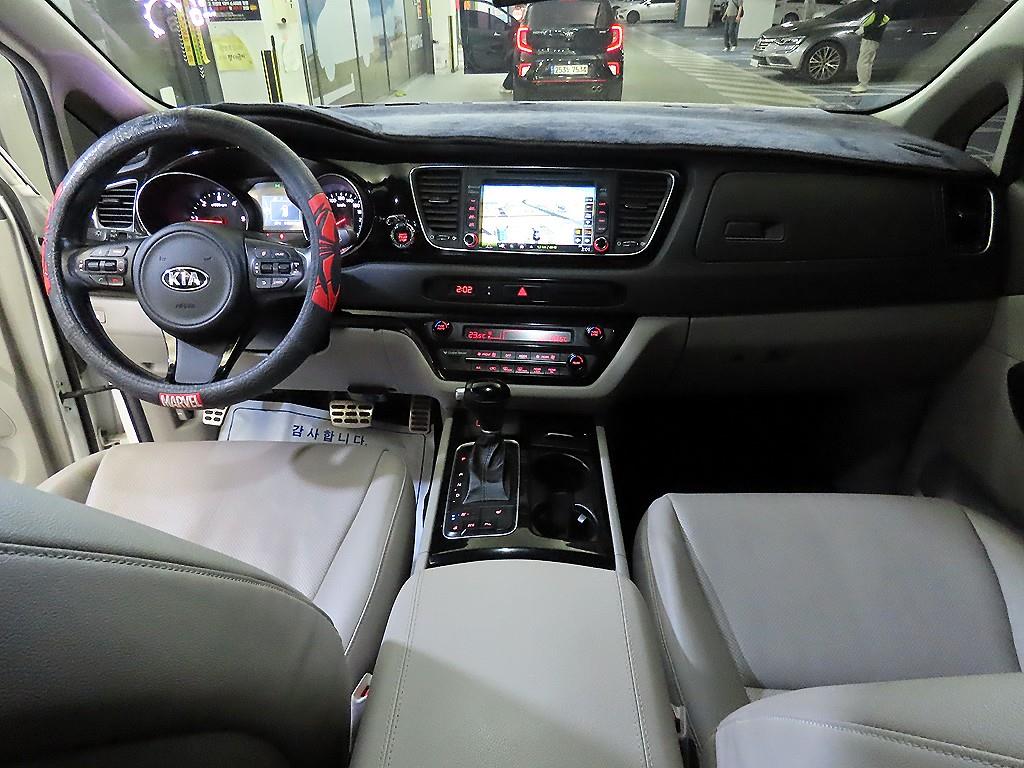KIA Carnival - Vista 10