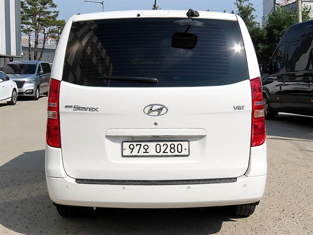 HYUNDAI Starex - Vista 4