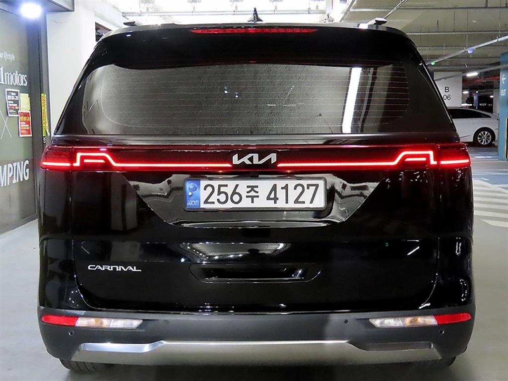 KIA Carnival - Vista 5