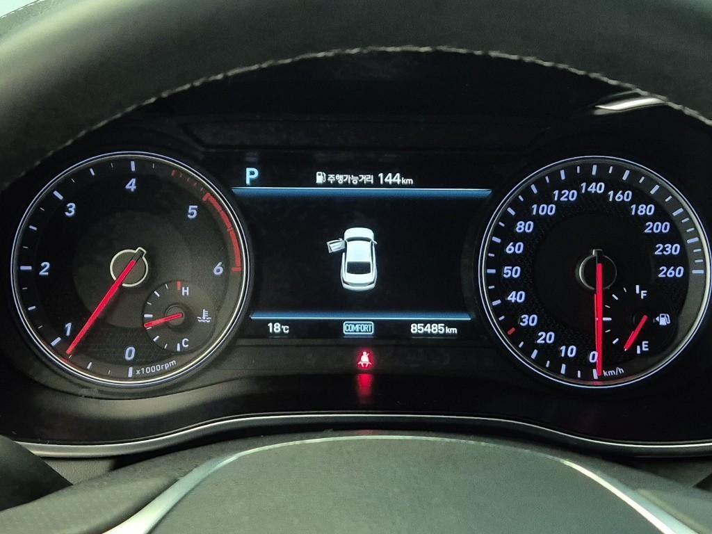 Genesis G70 - Vista 6