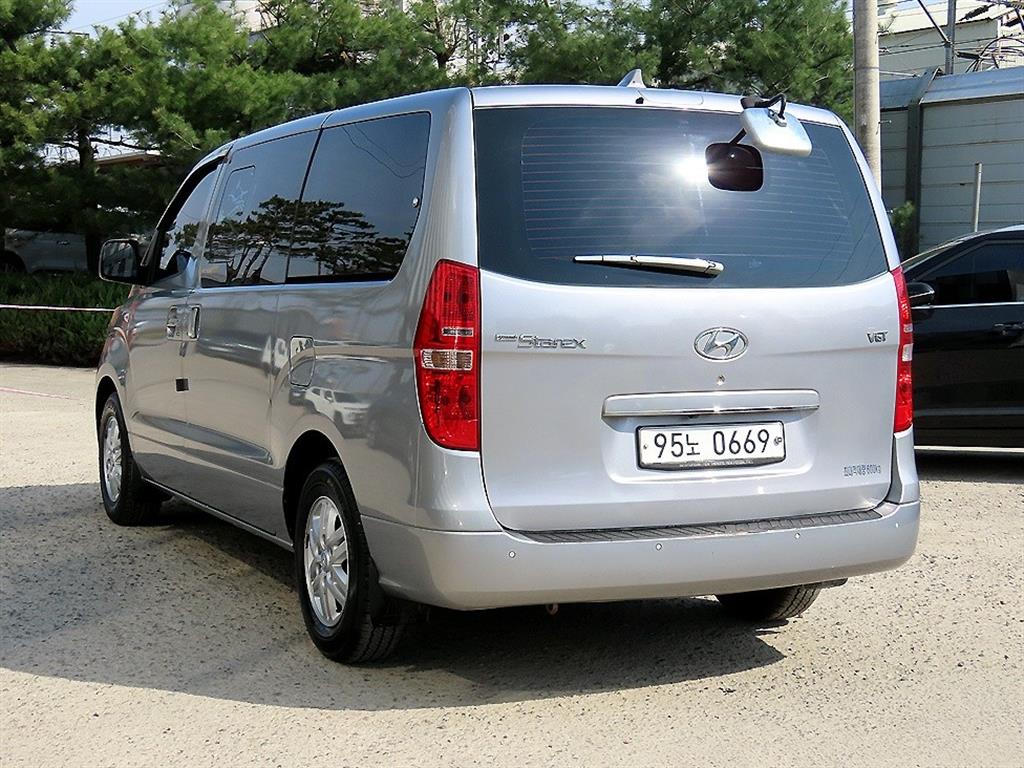HYUNDAI Starex - Vista 3