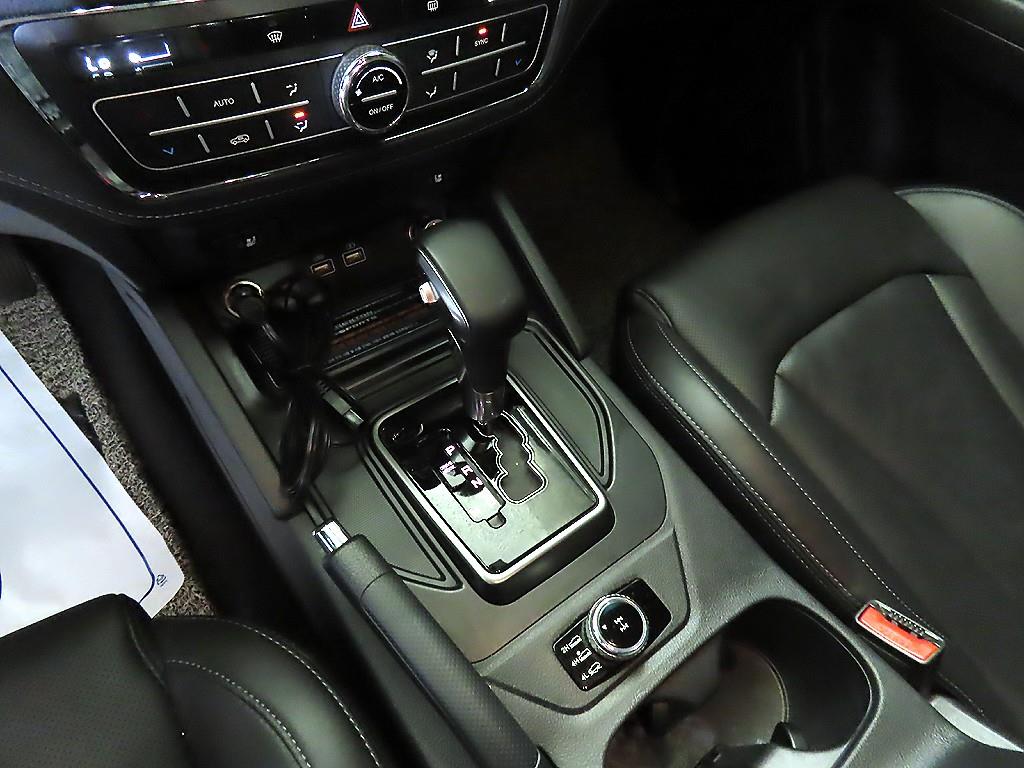 Ssangyong Rexton - Vista 12