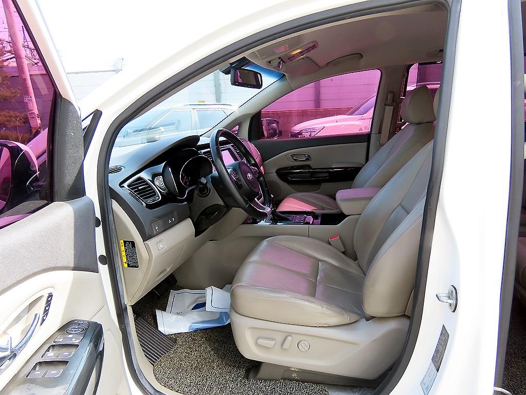 KIA Carnival - Vista 5