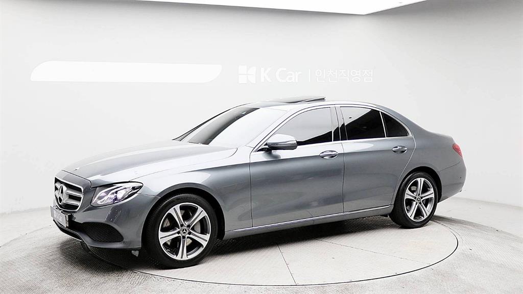 Mercedes Benz E class - Vista 7