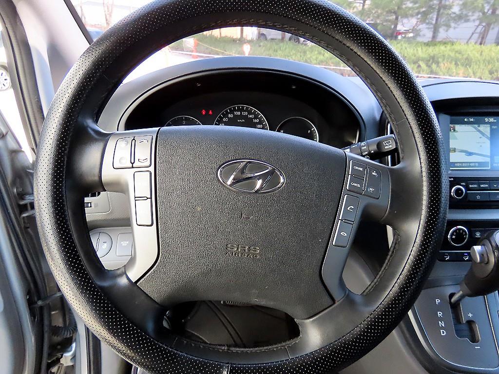 HYUNDAI Starex - Vista 8