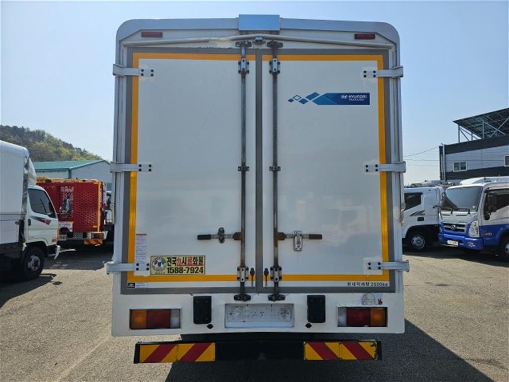 medium and large cargo truck - Vista 6