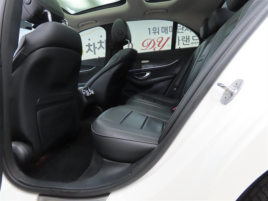 Mercedes Benz E class - Vista 6