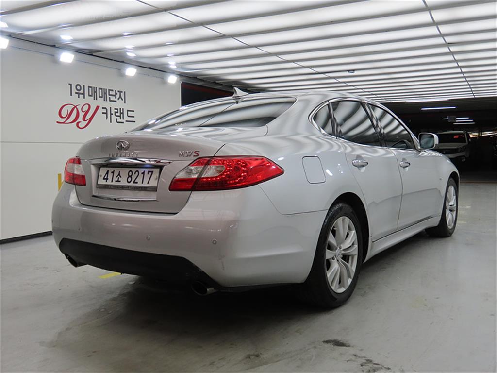 Infiniti M - Vista 4