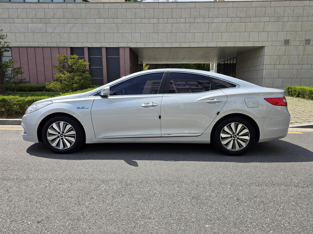HYUNDAI Grandeur - Vista 3