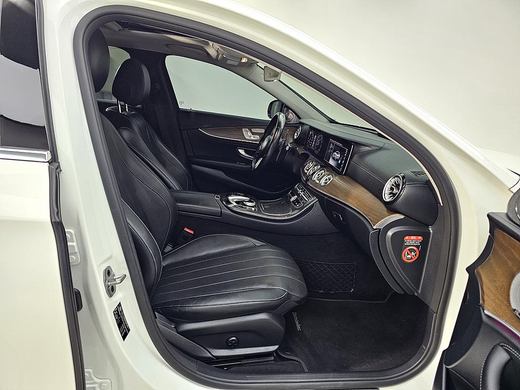 Mercedes Benz E class - Vista 11