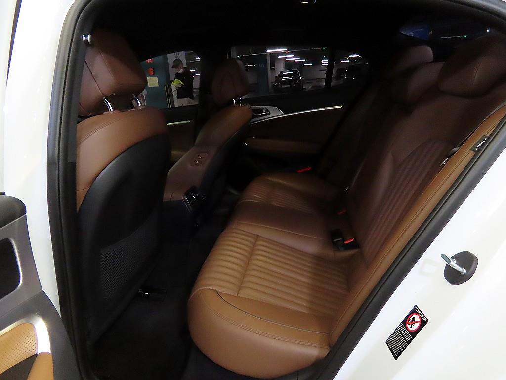 Genesis G70 - Vista 7