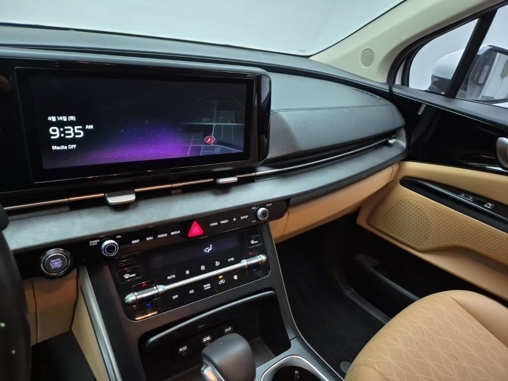 KIA Carnival - Vista 10