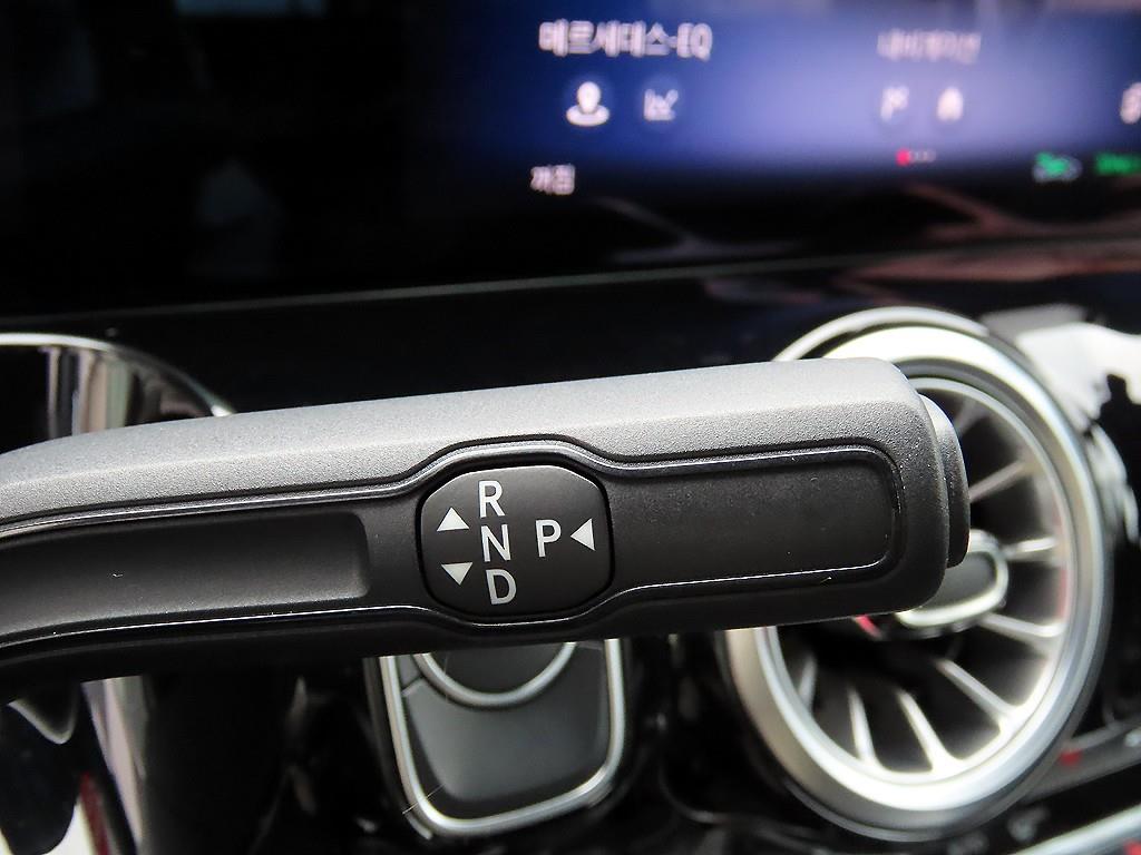 Mercedes Benz EQA - Vista 11