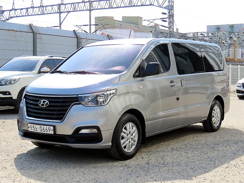 HYUNDAI Starex - Vista 2