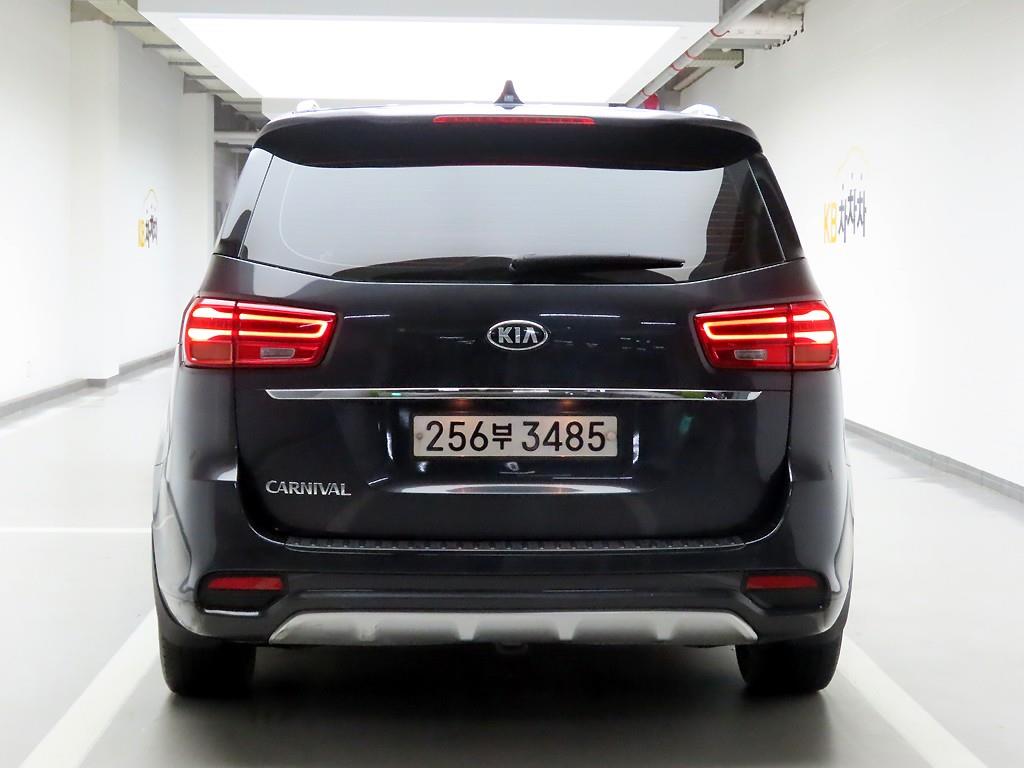 KIA Carnival - Vista 5