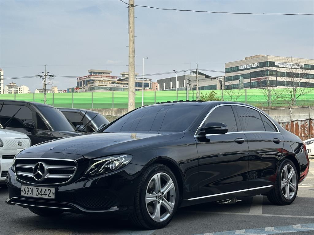 Mercedes Benz E class 2017 Negro - Importación desde Corea - HF Imports Iquique - Foto 1