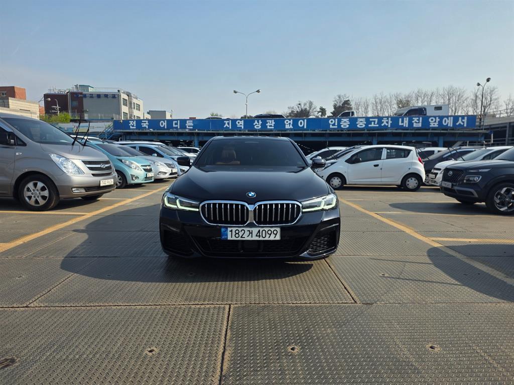 BMW 5 Series 2022 Negro - Importación desde Corea - HF Imports Iquique - Foto 1