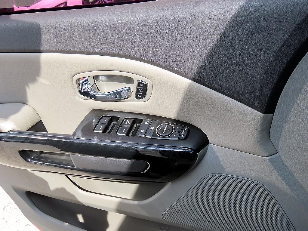 KIA Carnival - Vista 12