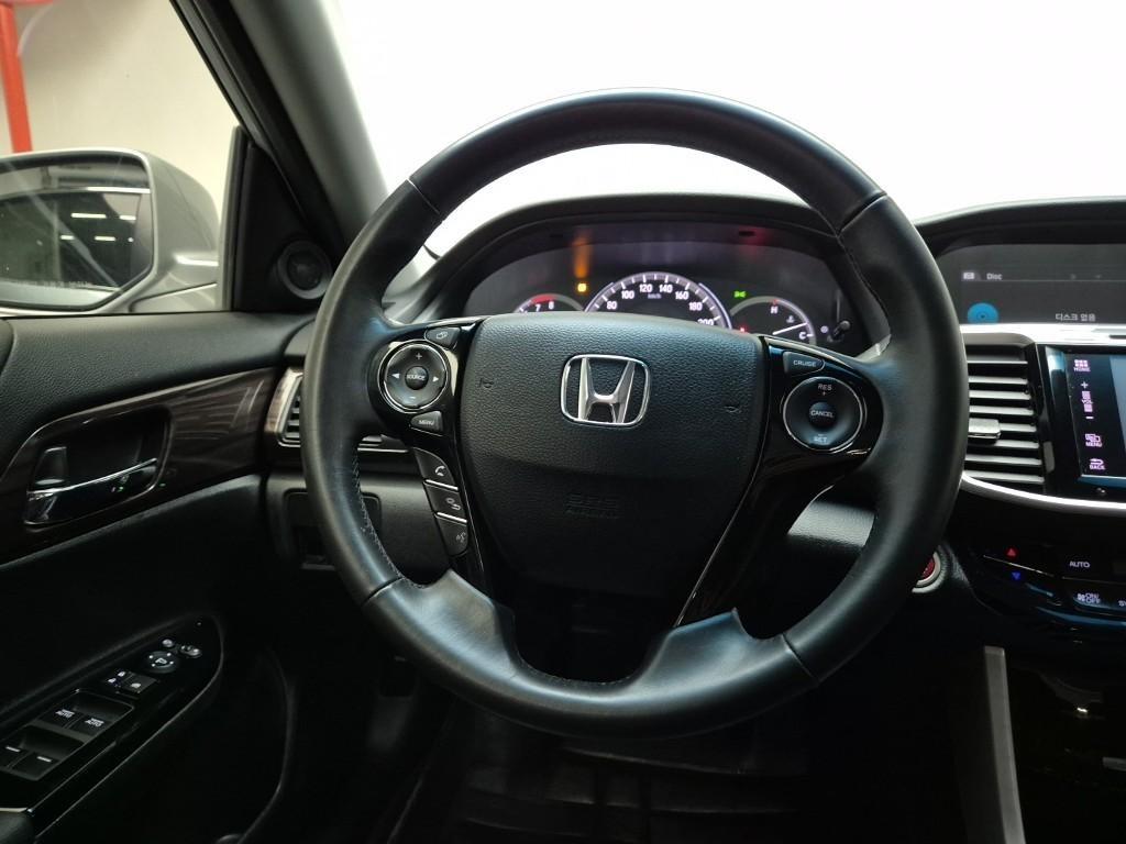 Honda Accord - Vista 9