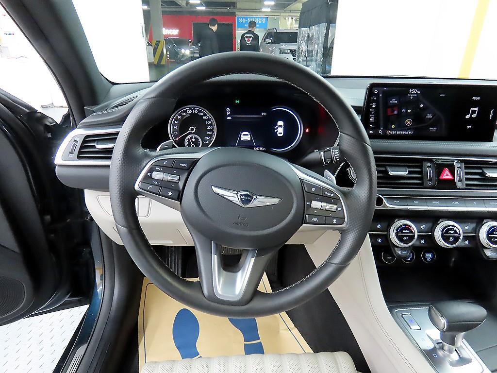 Genesis G70 - Vista 9