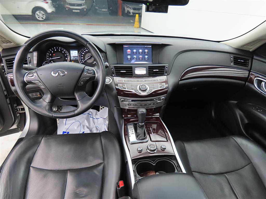 Infiniti M - Vista 7