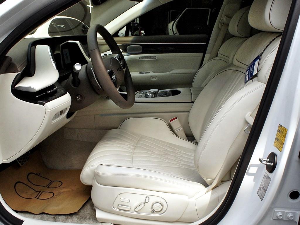 Genesis G90 - Vista 9