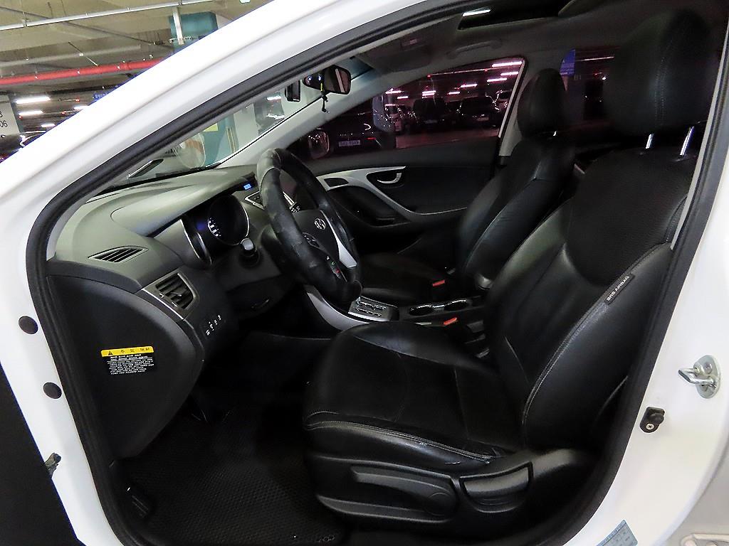 HYUNDAI Avante - Vista 6