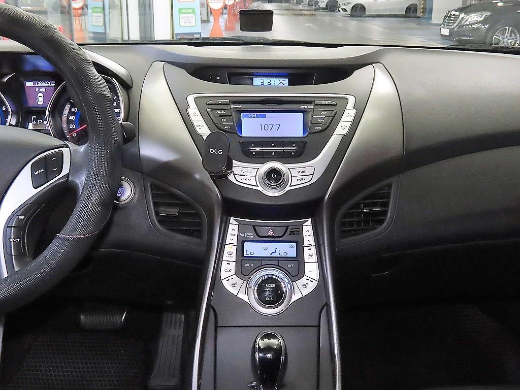 HYUNDAI Avante - Vista 11