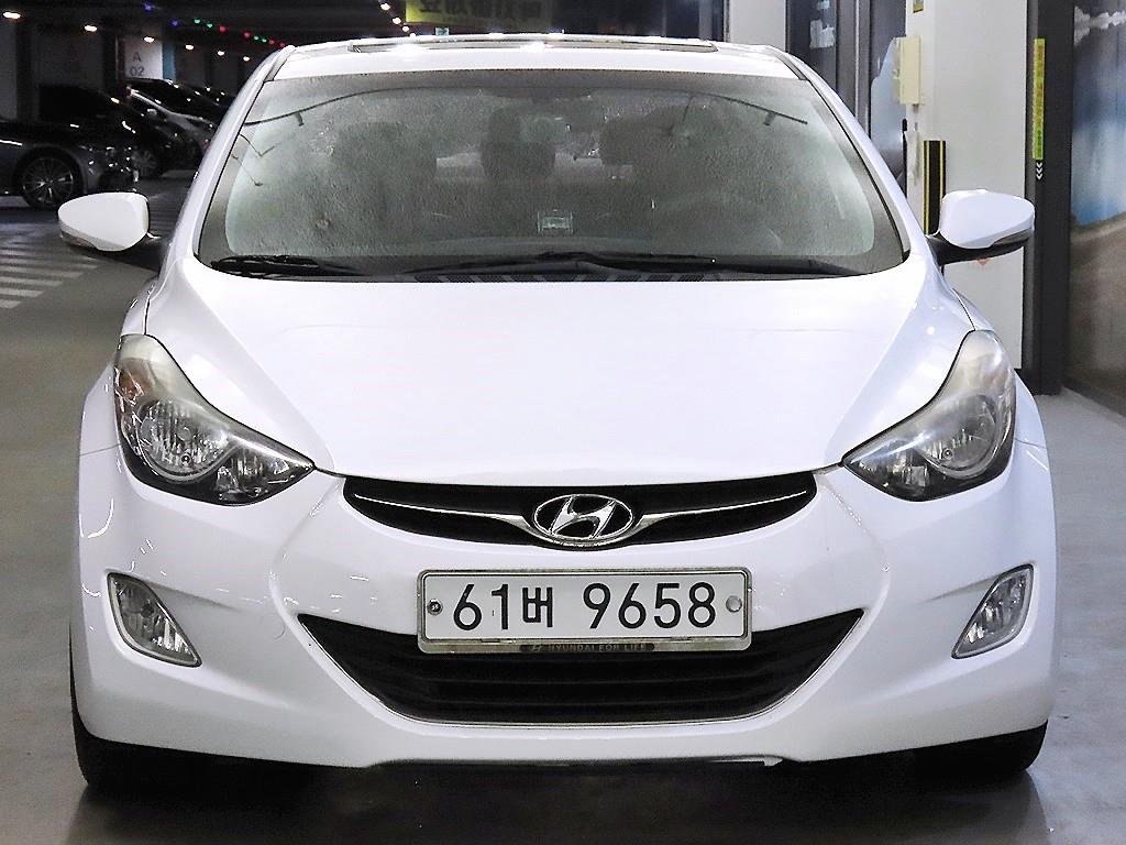 HYUNDAI Avante - Vista 2