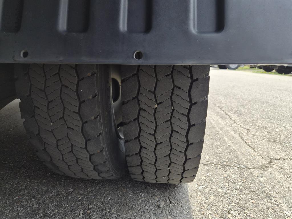 medium and large cargo truck - Vista 10