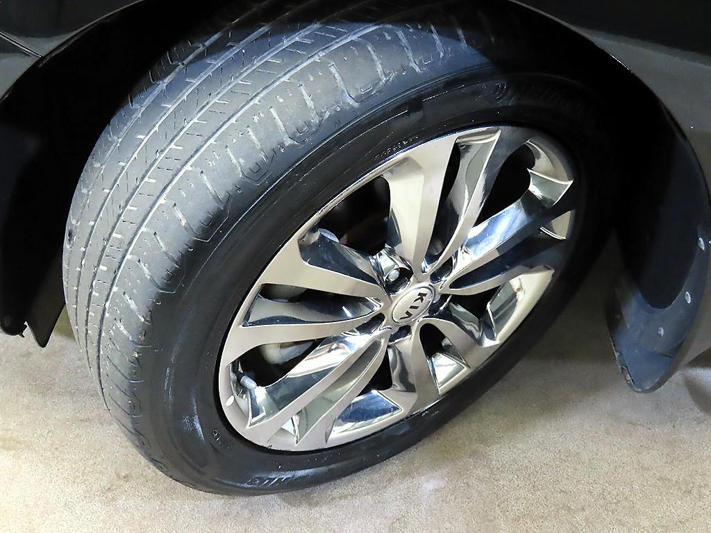 KIA Carnival - Vista 12