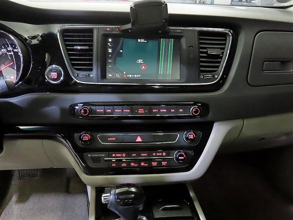 KIA Carnival - Vista 4