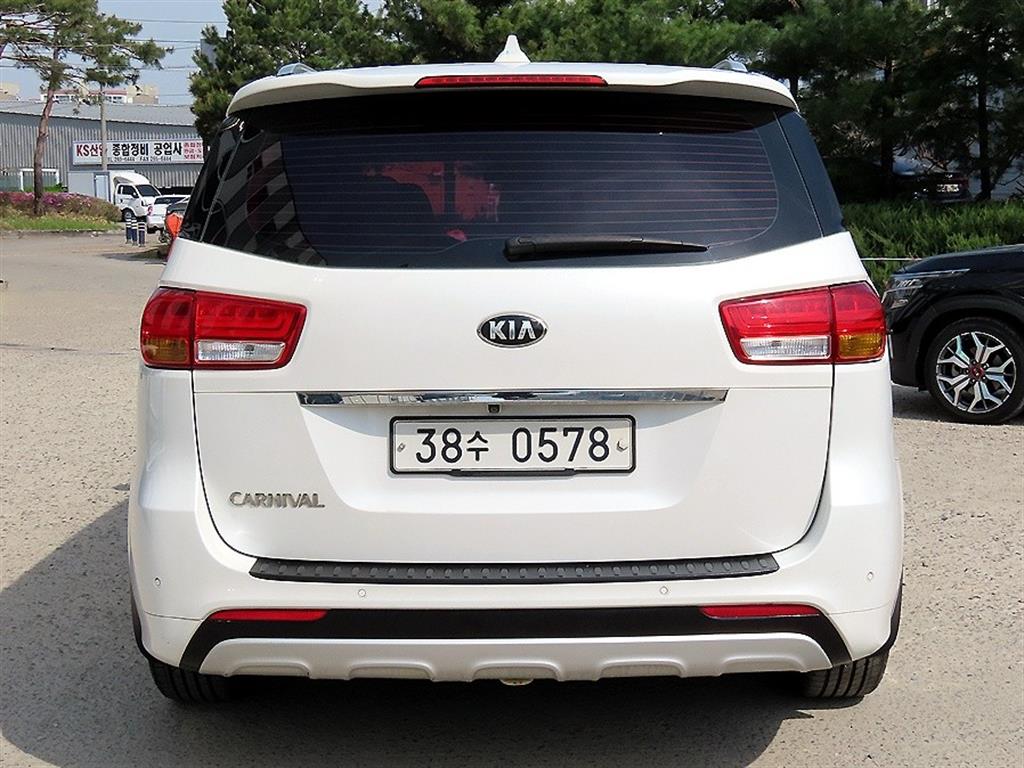 KIA Carnival - Vista 4
