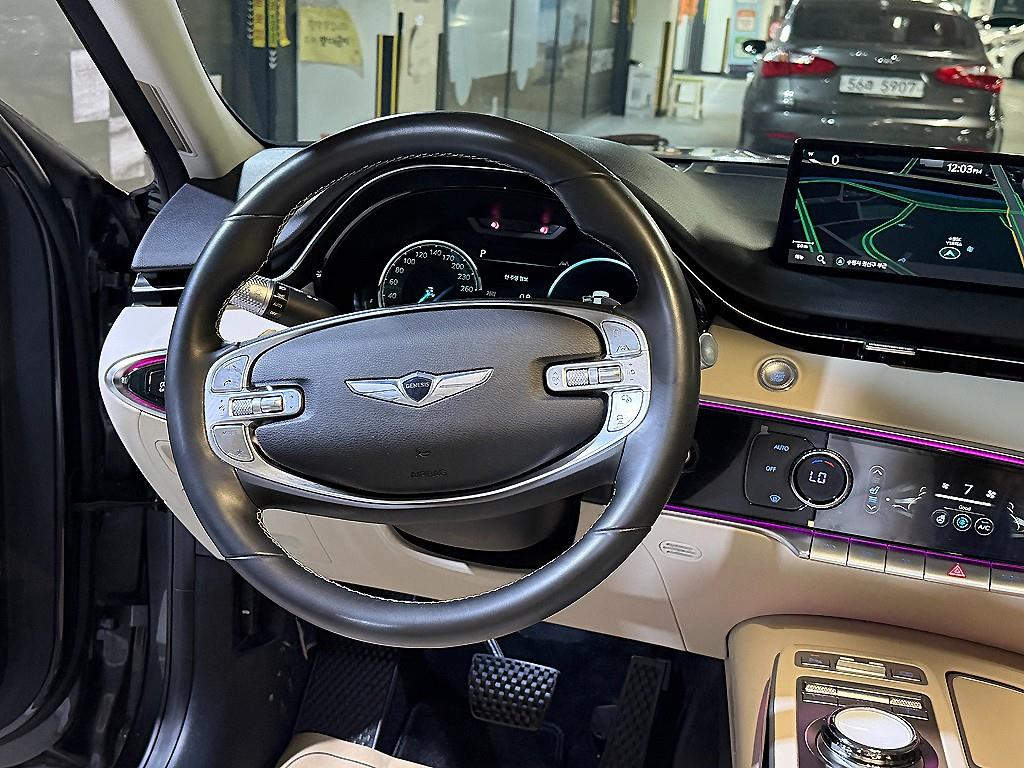 Genesis GV70 - Vista 9