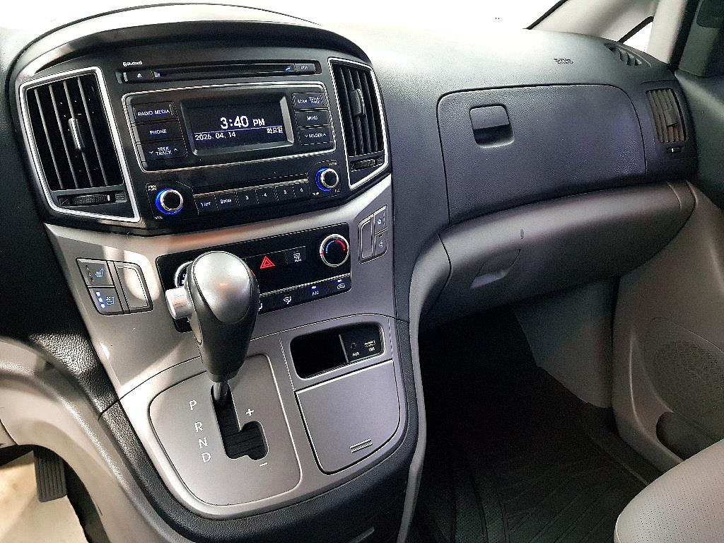 HYUNDAI Starex - Vista 10